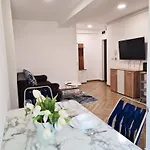 Esther Premium Self Check-in, Balcony, Free Private Parking *