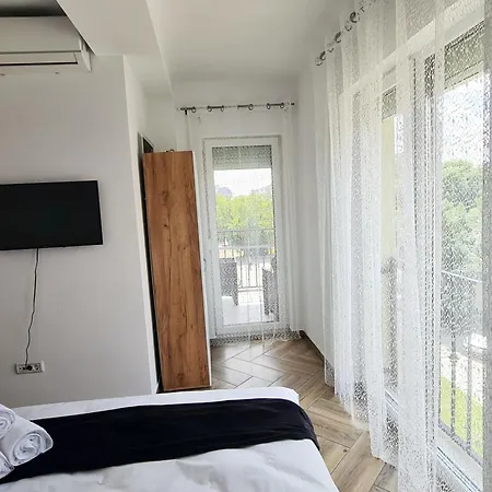 Апартаменти Esther Premium Self Check-in, Balcony, Free Private Parking *