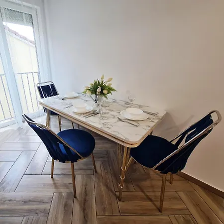 Esther Premium Apartment Near Iulius Mall, Free Private Parking, Self Check-In, Balcony, 아파트 티미쇼아라