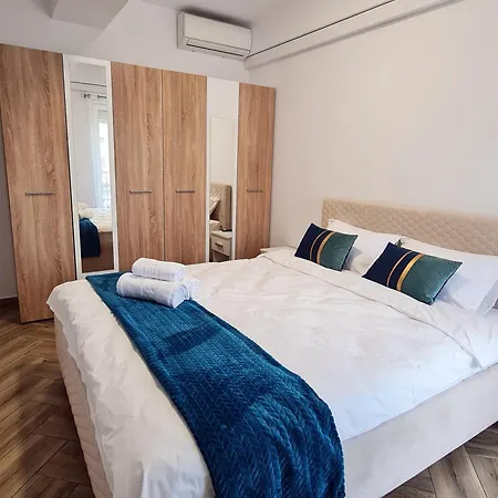 Esther Premium Apartment Near Iulius Mall, Free Private Parking, Self Check-In, Balcony, *