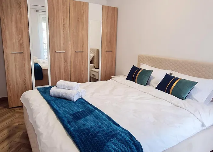 Esther Premium Self Check-in, Balcony, Free Private Parking *